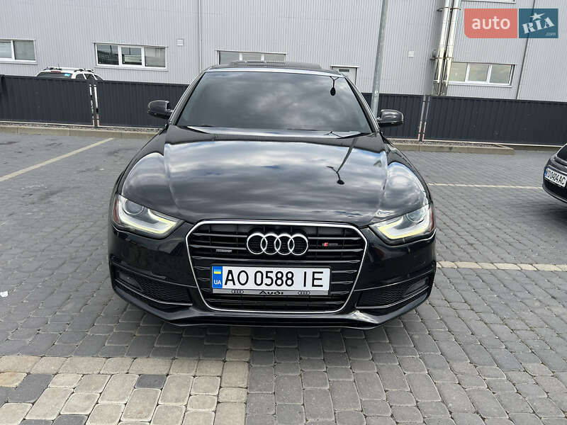 Седан Audi A4 2013 в Мукачево