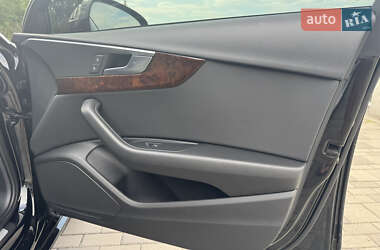 Седан Audi A4 2019 в 