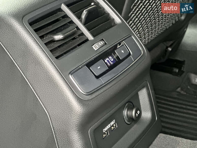 Седан Audi A4 2023 в Києві