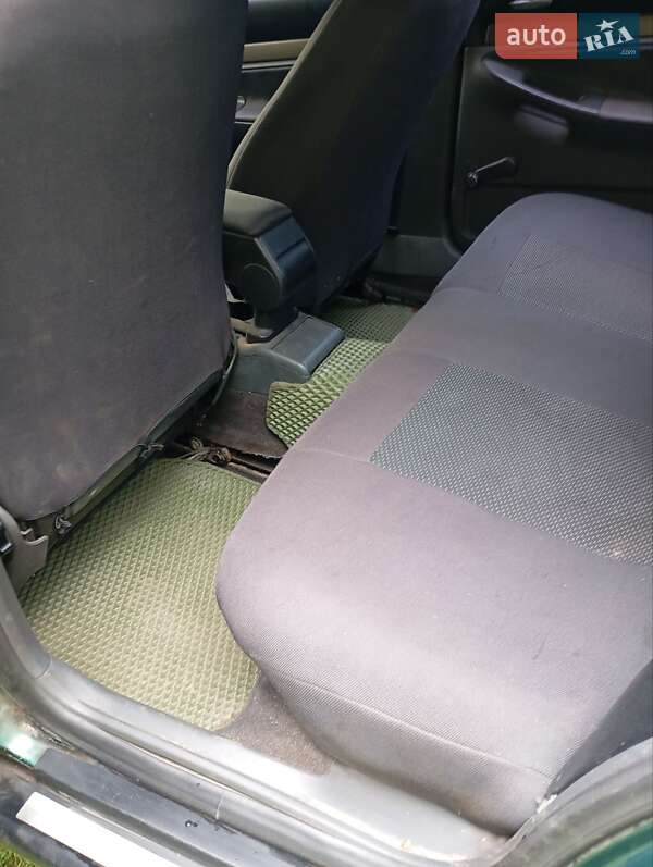 Седан Audi A4 2001 в Краснограді