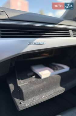 Седан Audi A4 2016 в 