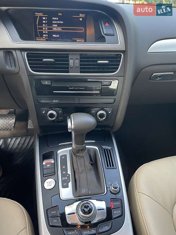 Седан Audi A4 2014 в Львові