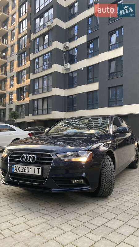 Седан Audi A4 2012 в Ивано-Франковске