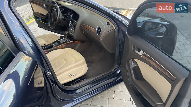 Седан Audi A4 2012 в Ивано-Франковске
