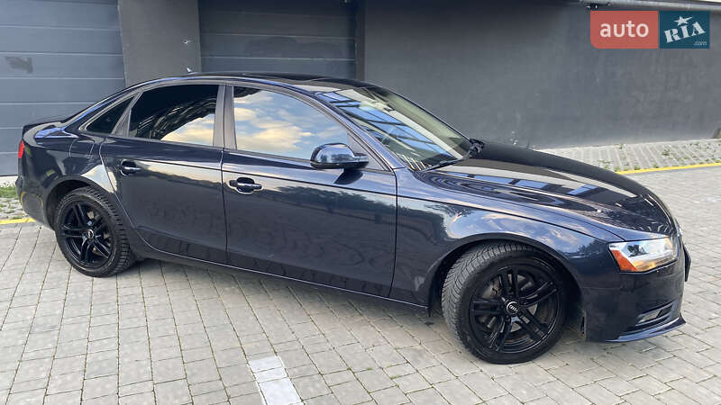 Седан Audi A4 2012 в Ивано-Франковске