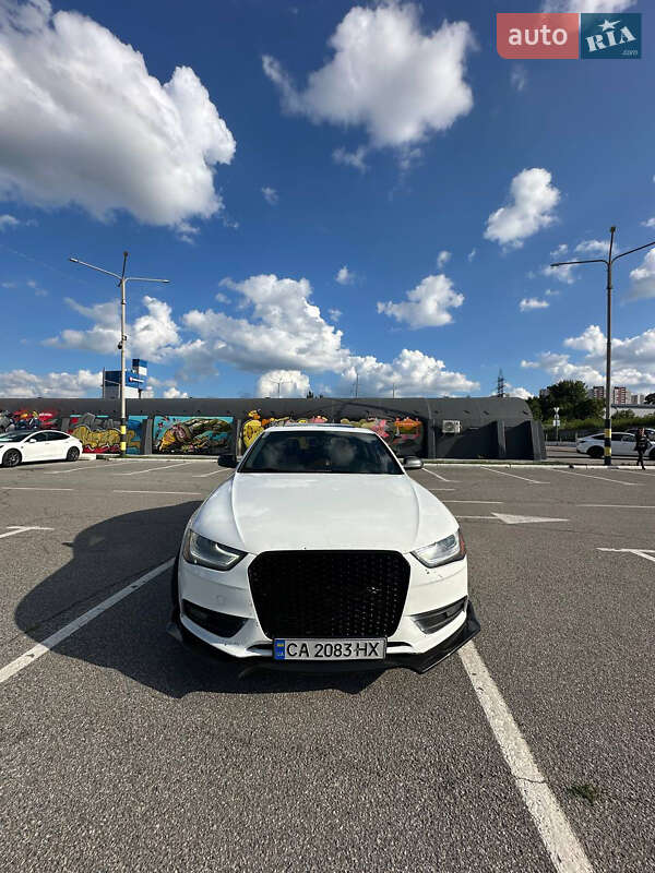 Седан Audi A4 2012 в Киеве