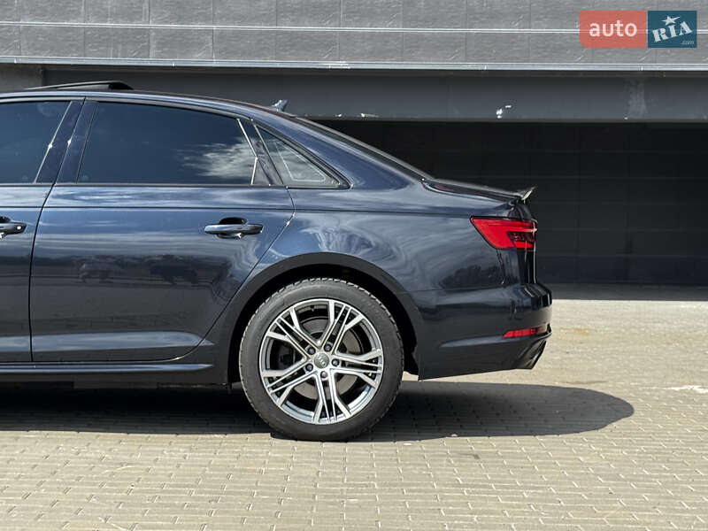 Седан Audi A4 2016 в Киеве