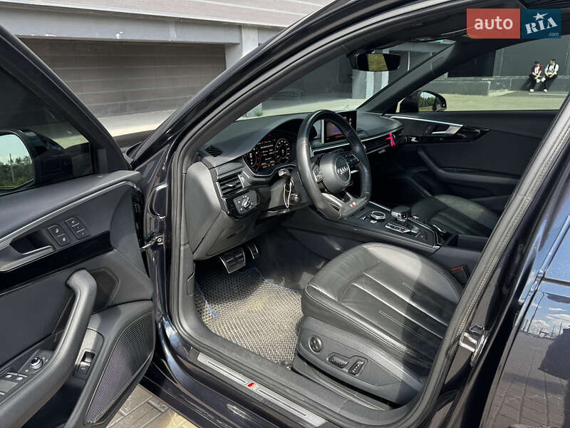 Седан Audi A4 2016 в Киеве