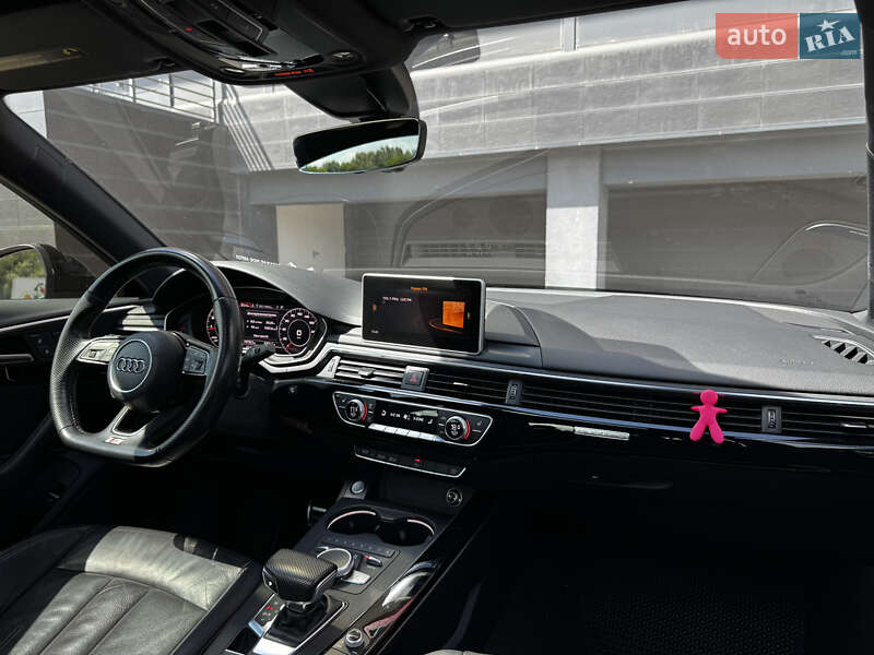 Седан Audi A4 2016 в Киеве