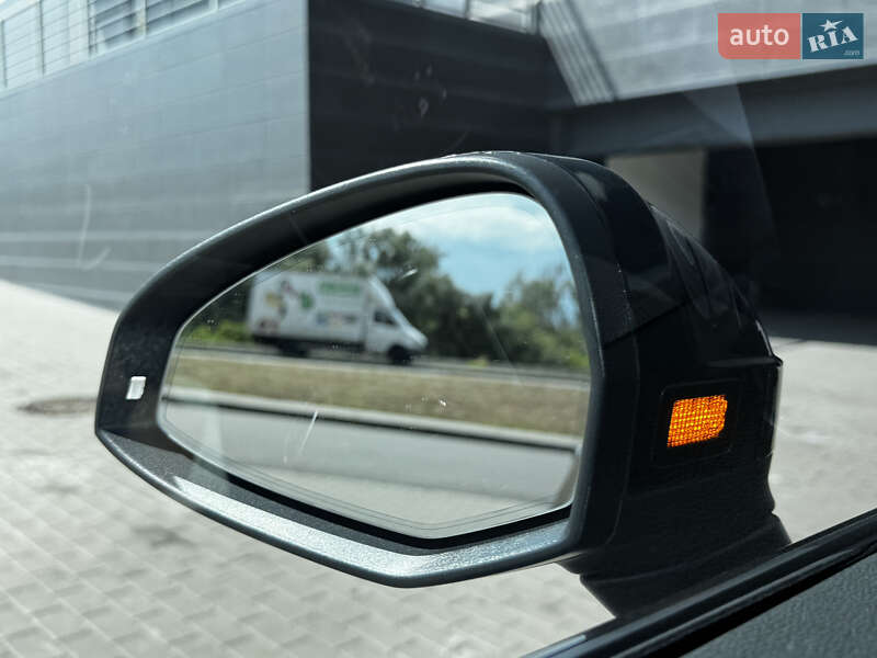 Седан Audi A4 2016 в Киеве