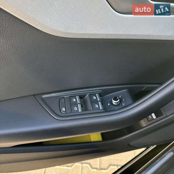 Седан Audi A4 2016 в Киеве