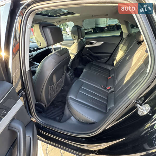 Седан Audi A4 2016 в Киеве