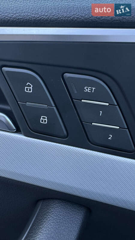 Седан Audi A4 2017 в Львові