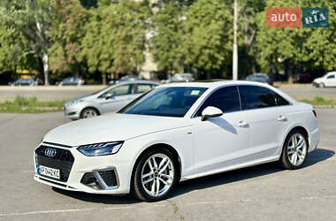 Седан Audi A4 2022 в 