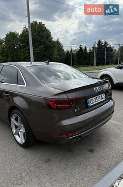 Седан Audi A4 2018 в 