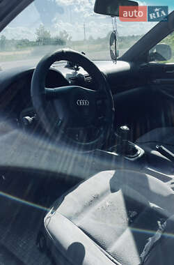 Седан Audi A4 1999 в 