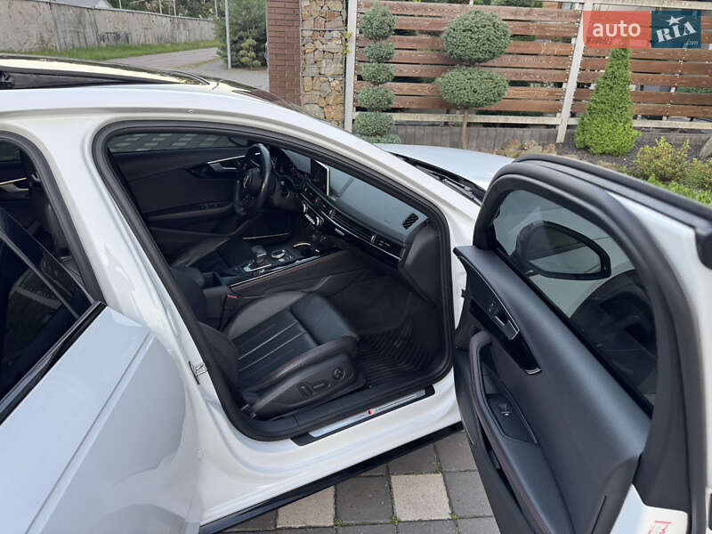 Седан Audi A4 2018 в Стрию