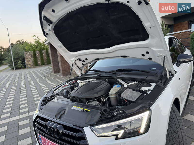 Седан Audi A4 2018 в Стрию