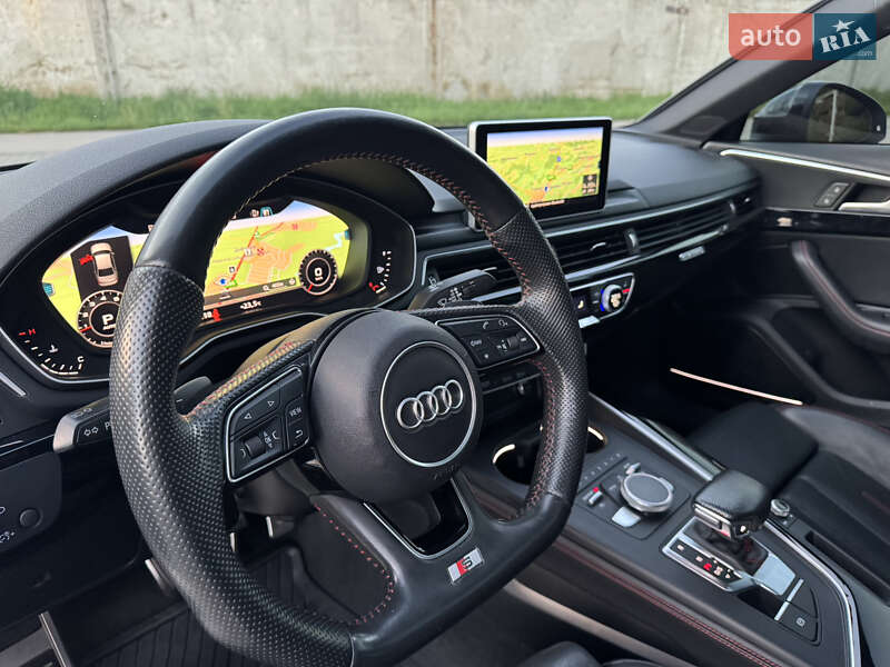 Седан Audi A4 2018 в Стрию