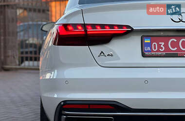 Седан Audi A4 2022 в 