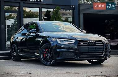 Седан Audi A4 2016 в 