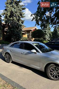Седан Audi A4 2015 в 