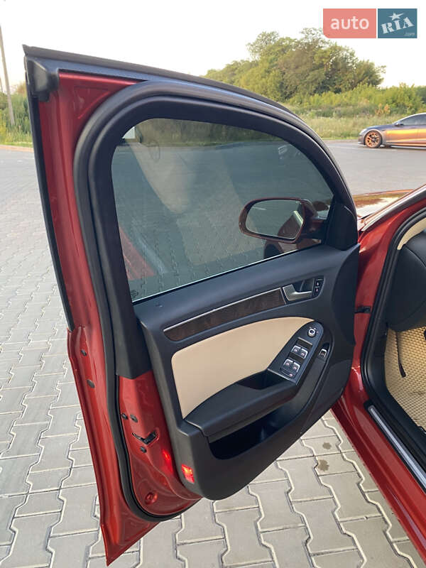 Седан Audi A4 2012 в Горохове