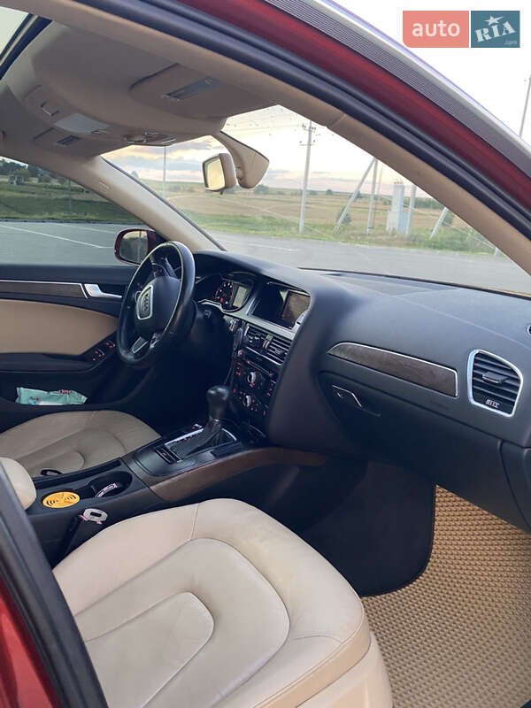 Седан Audi A4 2012 в Горохове