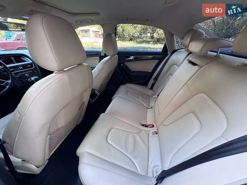 Седан Audi A4 2012 в Запоріжжі