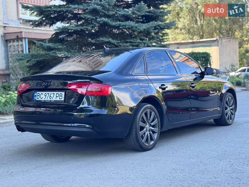 Седан Audi A4 2012 в Запоріжжі