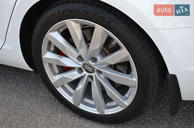 Седан Audi A4 2016 в 