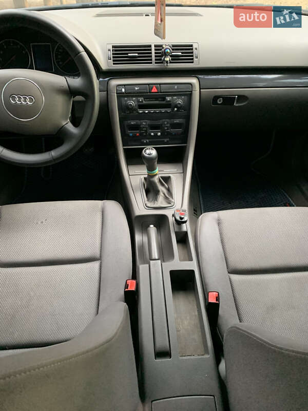 Седан Audi A4 2003 в Тростянці