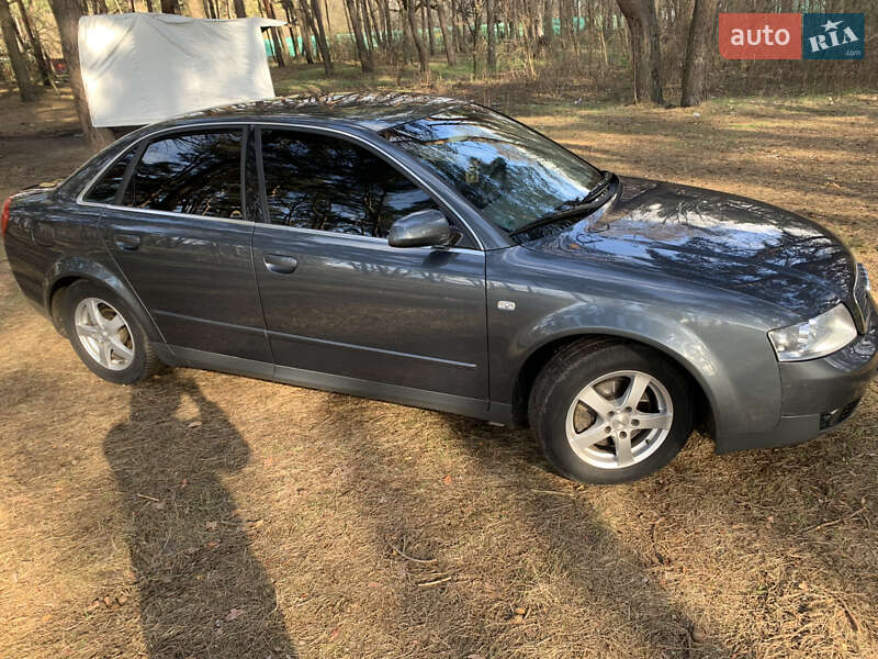Седан Audi A4 2003 в Тростянці