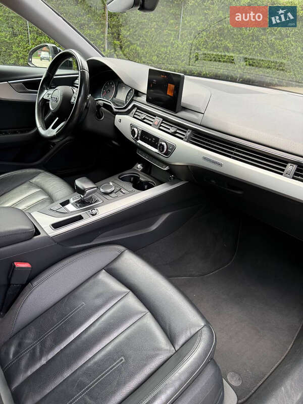 Седан Audi A4 2016 в Киеве