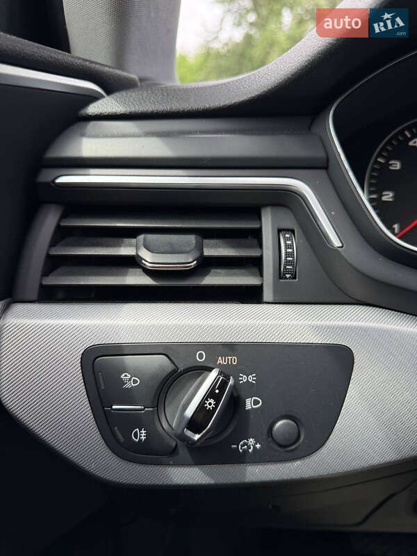 Седан Audi A4 2016 в Киеве