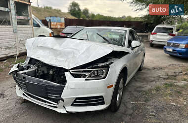 Седан Audi A4 2016 в 