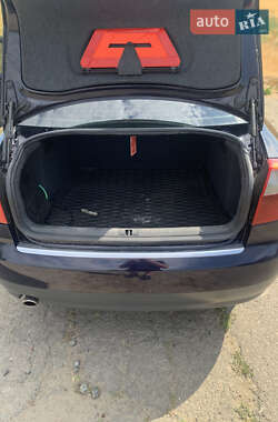 Седан Audi A4 2001 в 