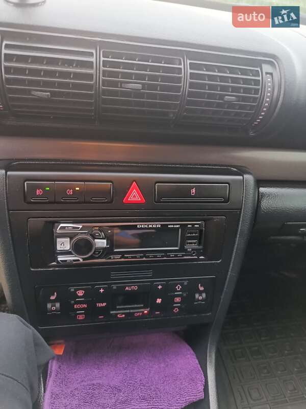 Седан Audi A4 1999 в Сарнах