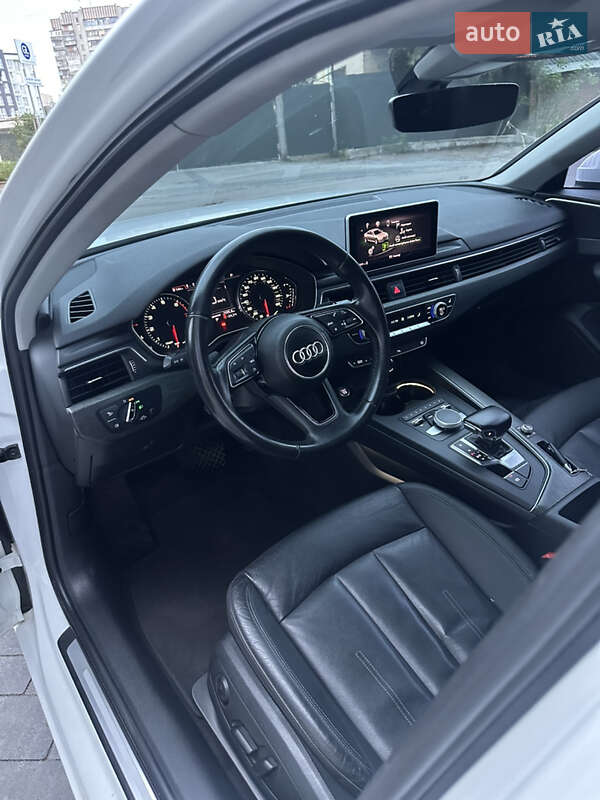 Седан Audi A4 2016 в Киеве