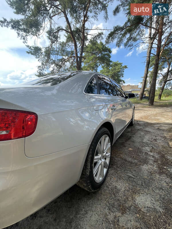 Седан Audi A4 2011 в Сумах