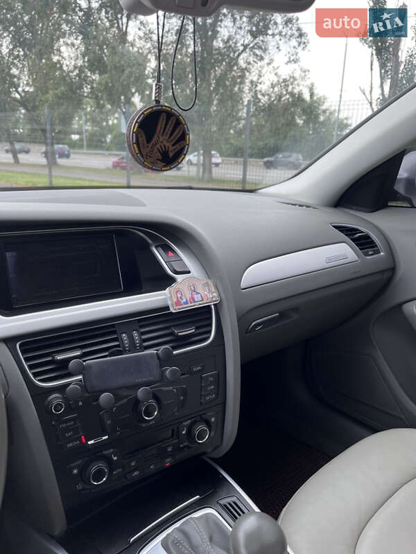 Седан Audi A4 2011 в Киеве