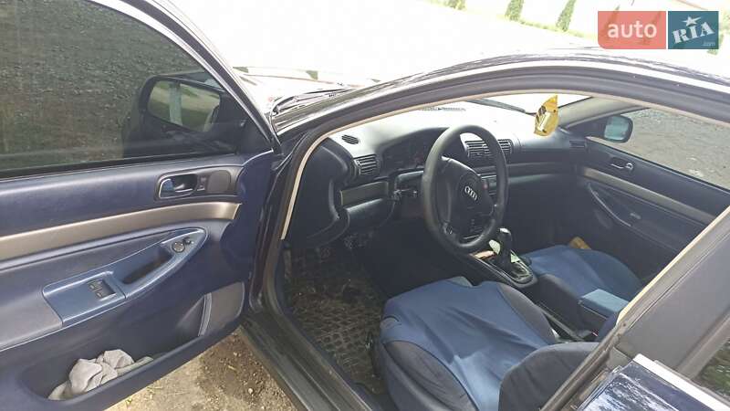 Седан Audi A4 1998 в Сторожинце