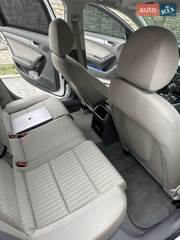 Седан Audi A4 2010 в Каменец-Подольском