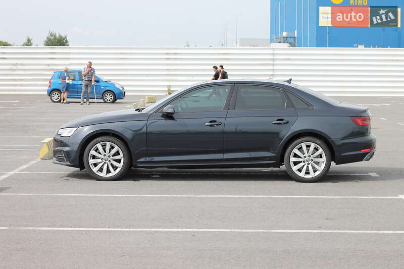 Седан Audi A4 2018 в Львове