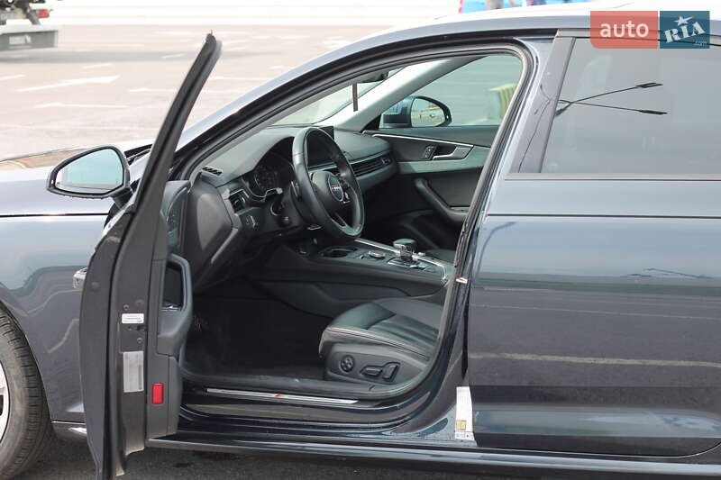 Седан Audi A4 2018 в Львове
