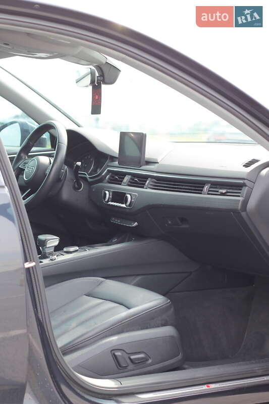 Седан Audi A4 2018 в Львове