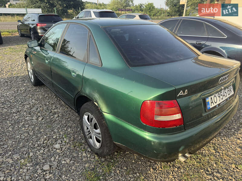 Седан Audi A4 1996 в Тячеві