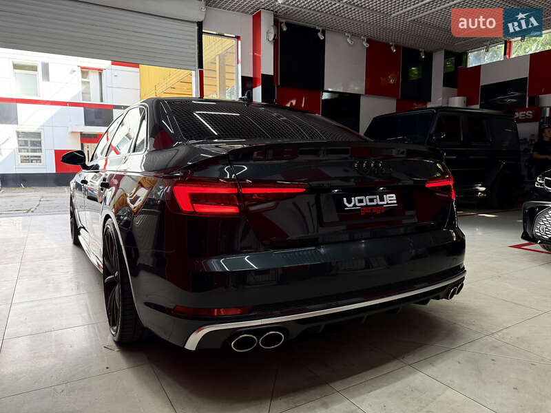 Седан Audi A4 2017 в Одессе