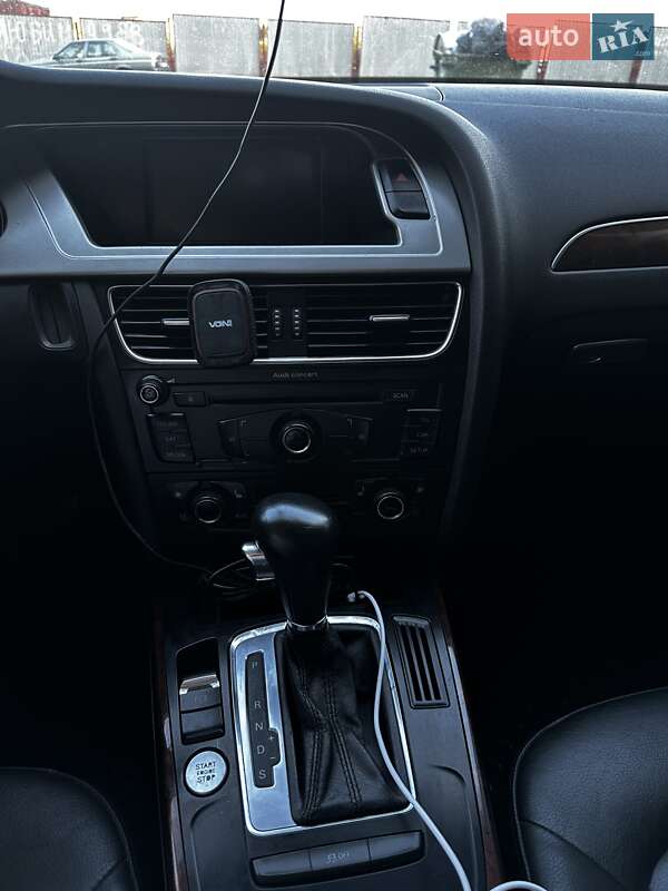 Седан Audi A4 2012 в Новгород-Северском