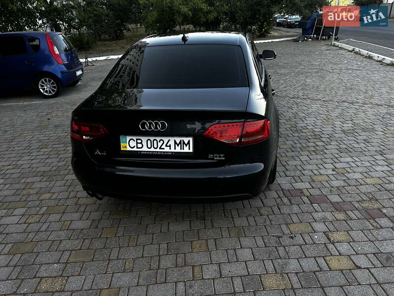 Седан Audi A4 2012 в Новгород-Северском